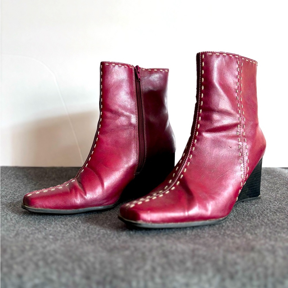 Predictions ankle boots, Burgundy, Stitch design, Wedge heel. Size 9